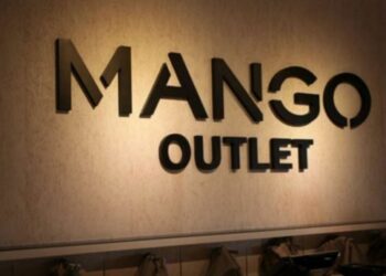 Mango Outlet tiene los botines negros perfectos para el día a día con un 30% de rebaja