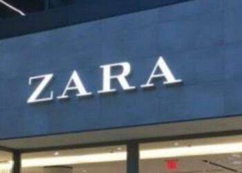 Zara te ofrece unos mules de tacón ancho para que no pares en toda la noche