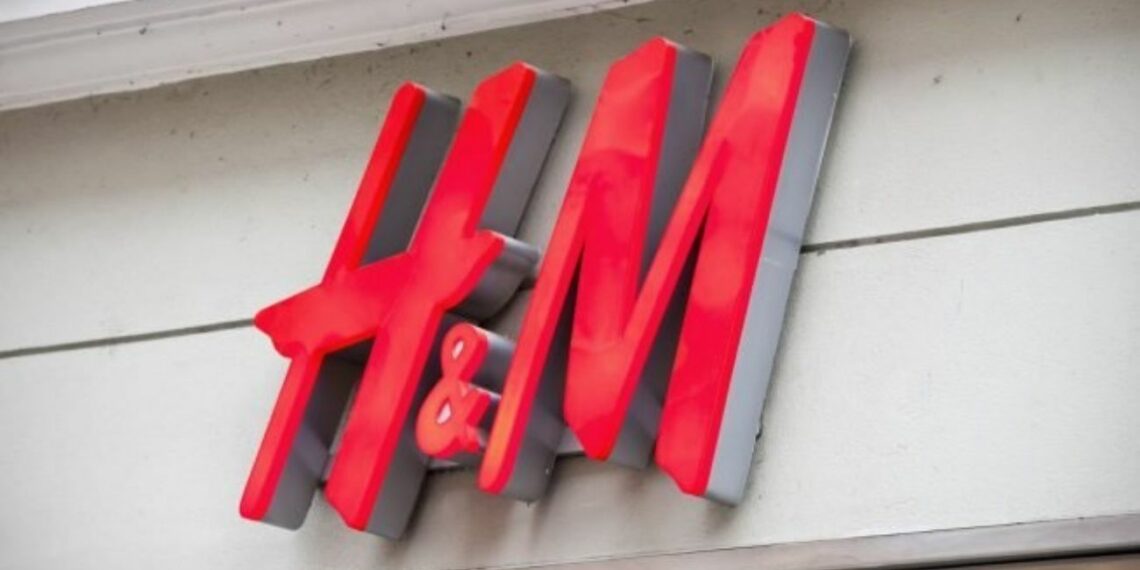 H&M rescata el bañador moldeador reductor que se agota todos los años antes del verano