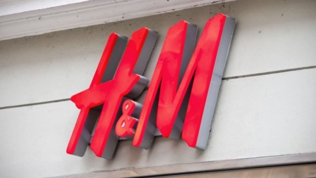 H&M rescata el bañador moldeador reductor que se agota todos los años antes del verano