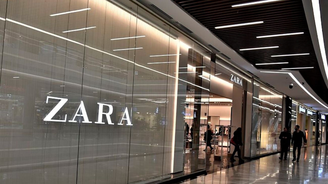 El abrigo de Zara más buscado es blanco y arrasa en ventas