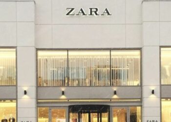 El vestido Halter de Zara que realza tu figura cuesta menos de 13€