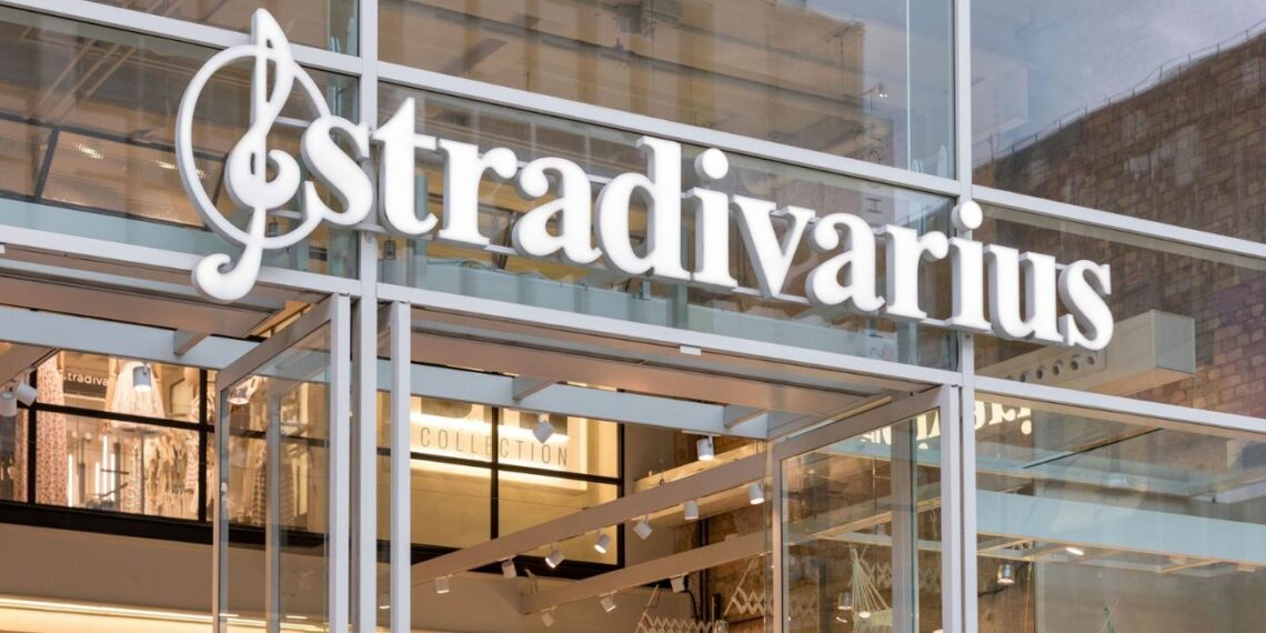 Vestidos rebajados de Stradivarius por menos de 20 euros ideales para esta temporada