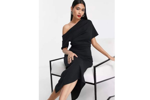 El clon low cost del vestido negro de Mariló Montero lo puedes encontrar en Asos