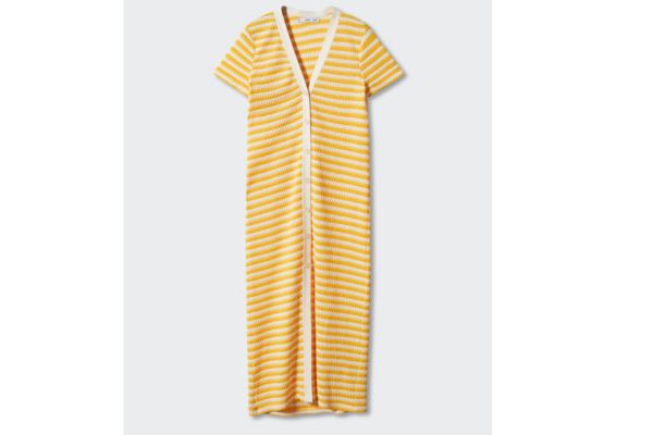 El vestido de punto a rayas de Mango que triunfa en redes por menos de 30 euros