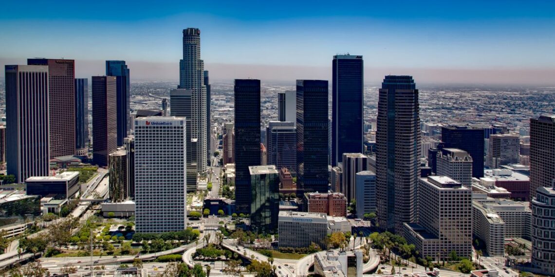 Alcampo lanza un sorteo exclusivo con viajes a Los Ángeles y premios de Superman