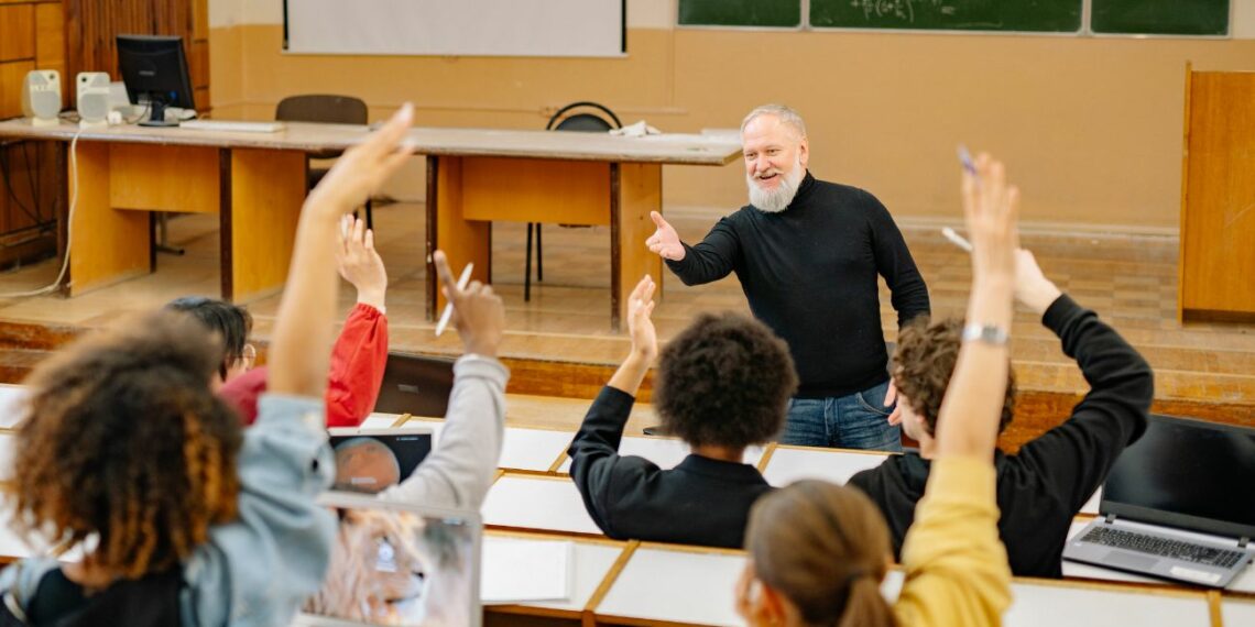 La Complutense amplía el plazo para acceder a plazas de profesorado universitario