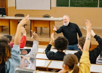 La Complutense amplía el plazo para acceder a plazas de profesorado universitario