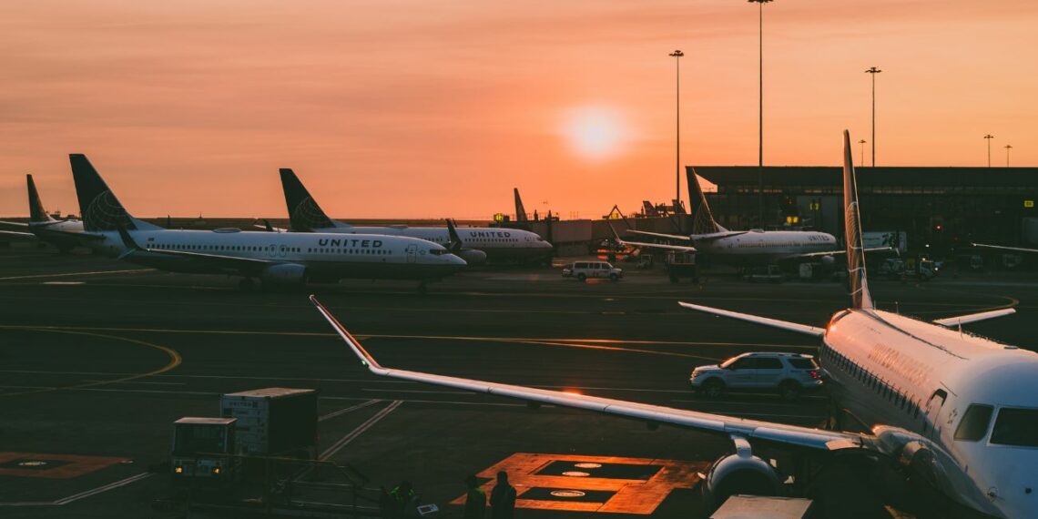 InfoJobs publica más de 500 ofertas de empleo en aeropuertos españoles con sueldos de hasta 2.000 euros